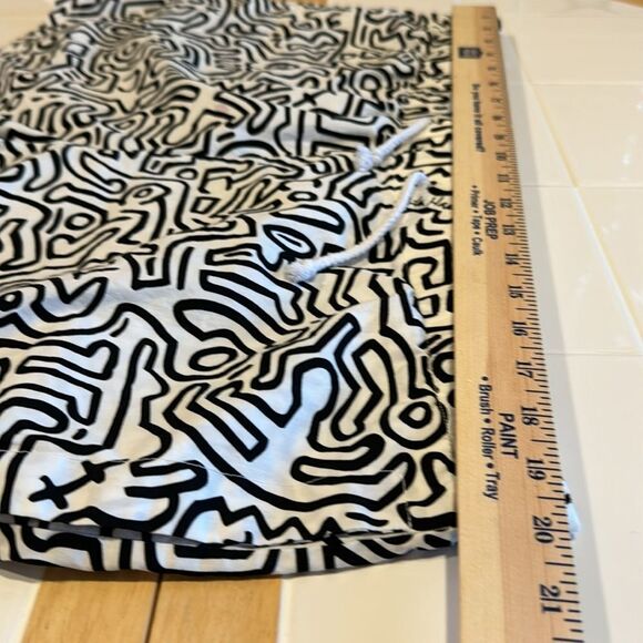 RSQ Keith Haring Figures Men’s Shorts - Picture 8 of 8